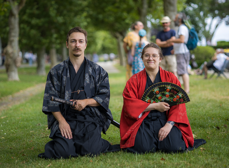 Couple en tenue traditionnelle