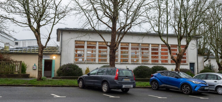 Extérieur et accès gymnase Lanredec