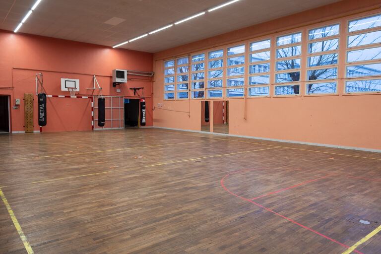 Intérieur gymnase de Lanredec